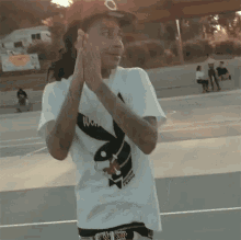 Rubbing Hands Ybn Nahmir